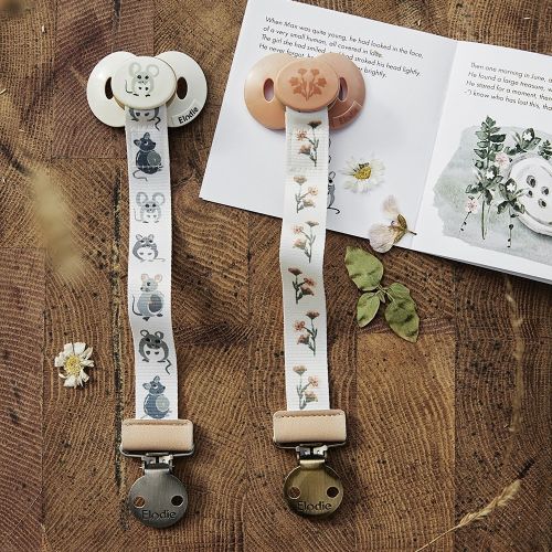 pacifiers-pacifier-clips-ss21-elodie-details-lifestyle-1-1000px.jpg