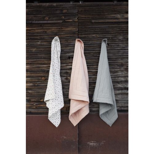 aw22-winter-on-the-prairie-quilted-blankets-lp.jpg